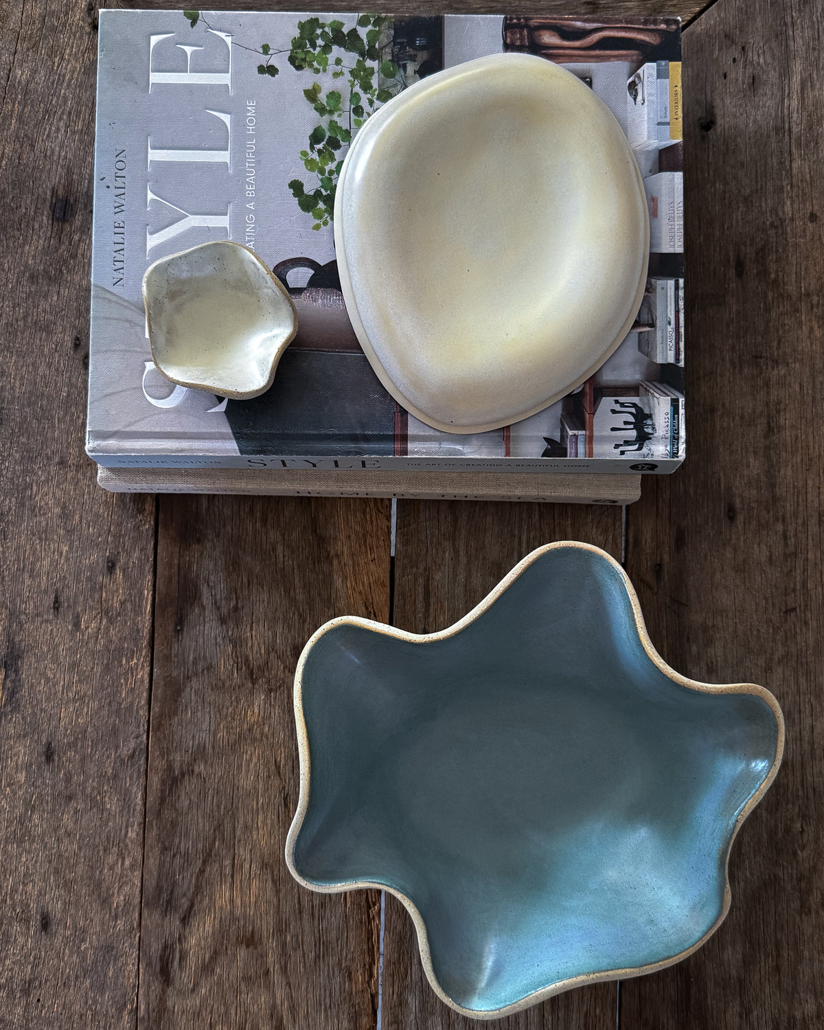 PEBBLE Plate — White Shell Small