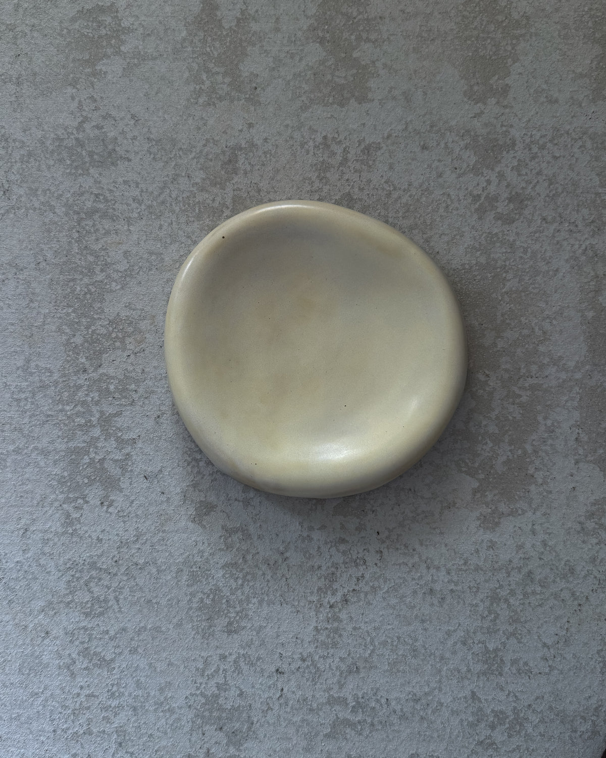 PEBBLE Plate — White Shell Large
