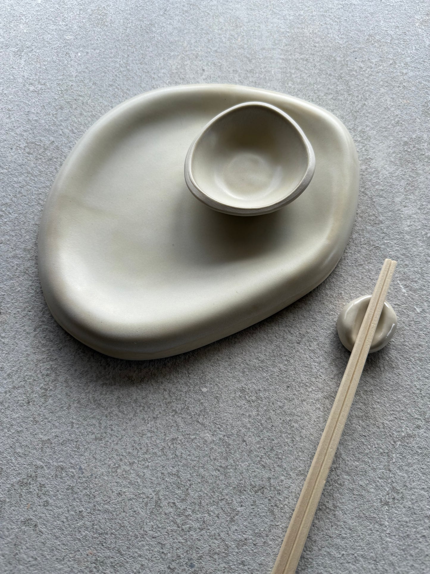 Pebble Rest – White