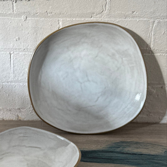 L Platter Grey pebble · White Shell