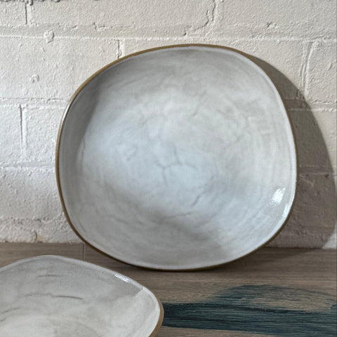 L Platter Grey pebble · White Shell