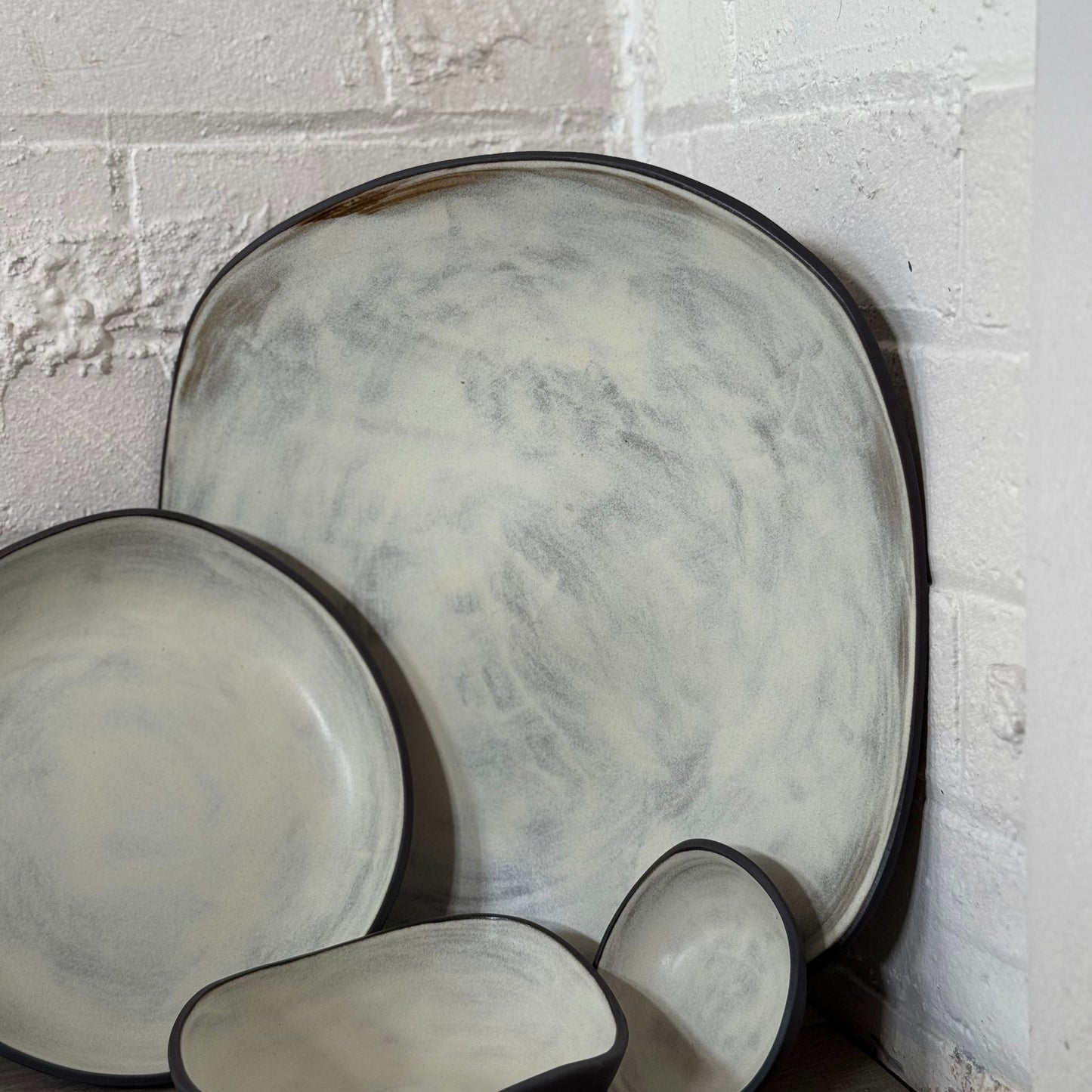 XL Bowl Black pebble · White Shell