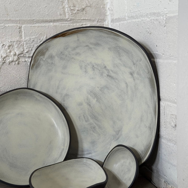 XL Bowl Black pebble · White Shell