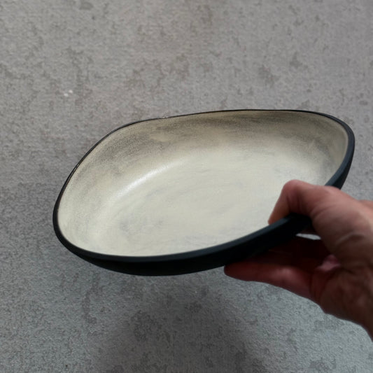 L Bowl Black pebble · White Shell