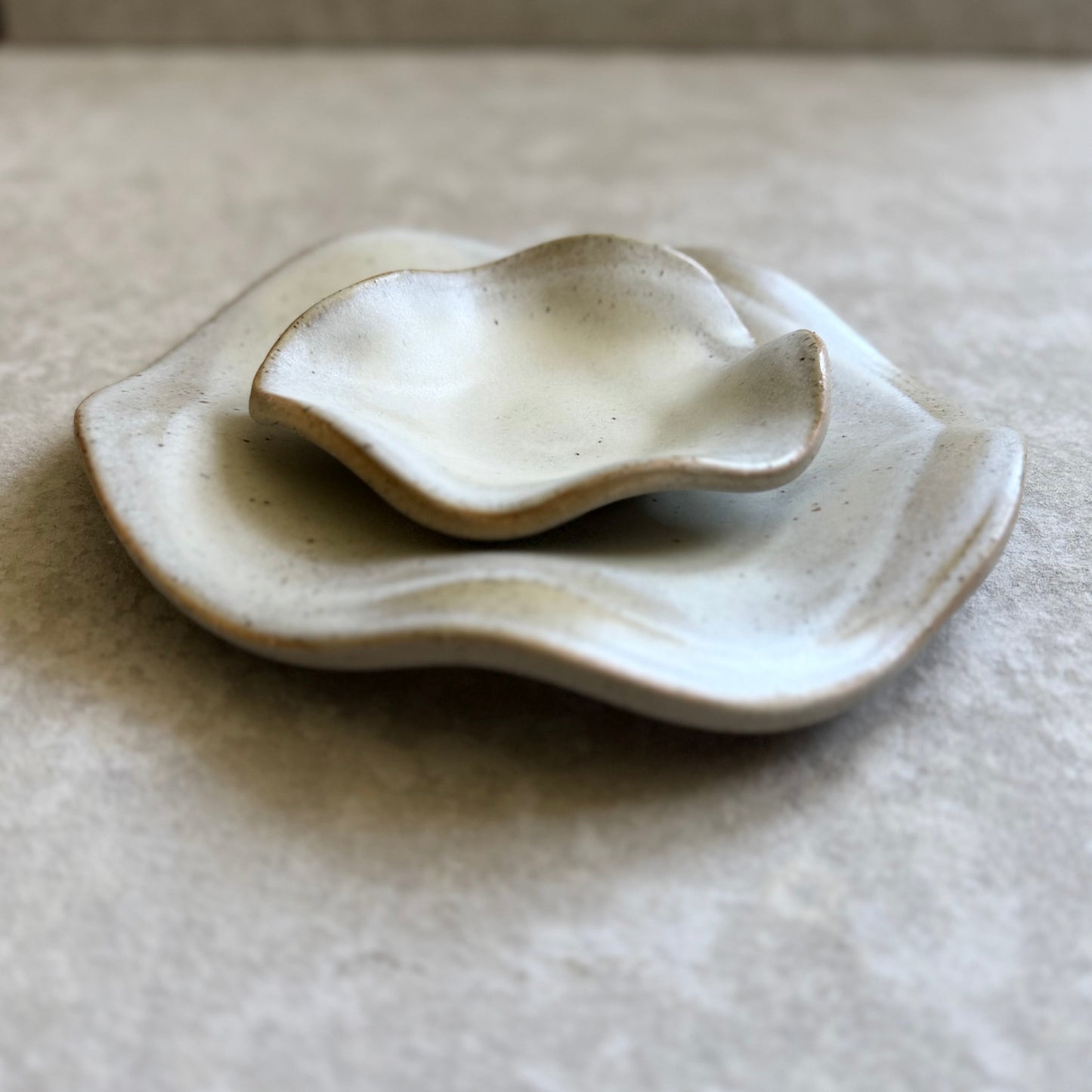 Wave Plate - White Shell