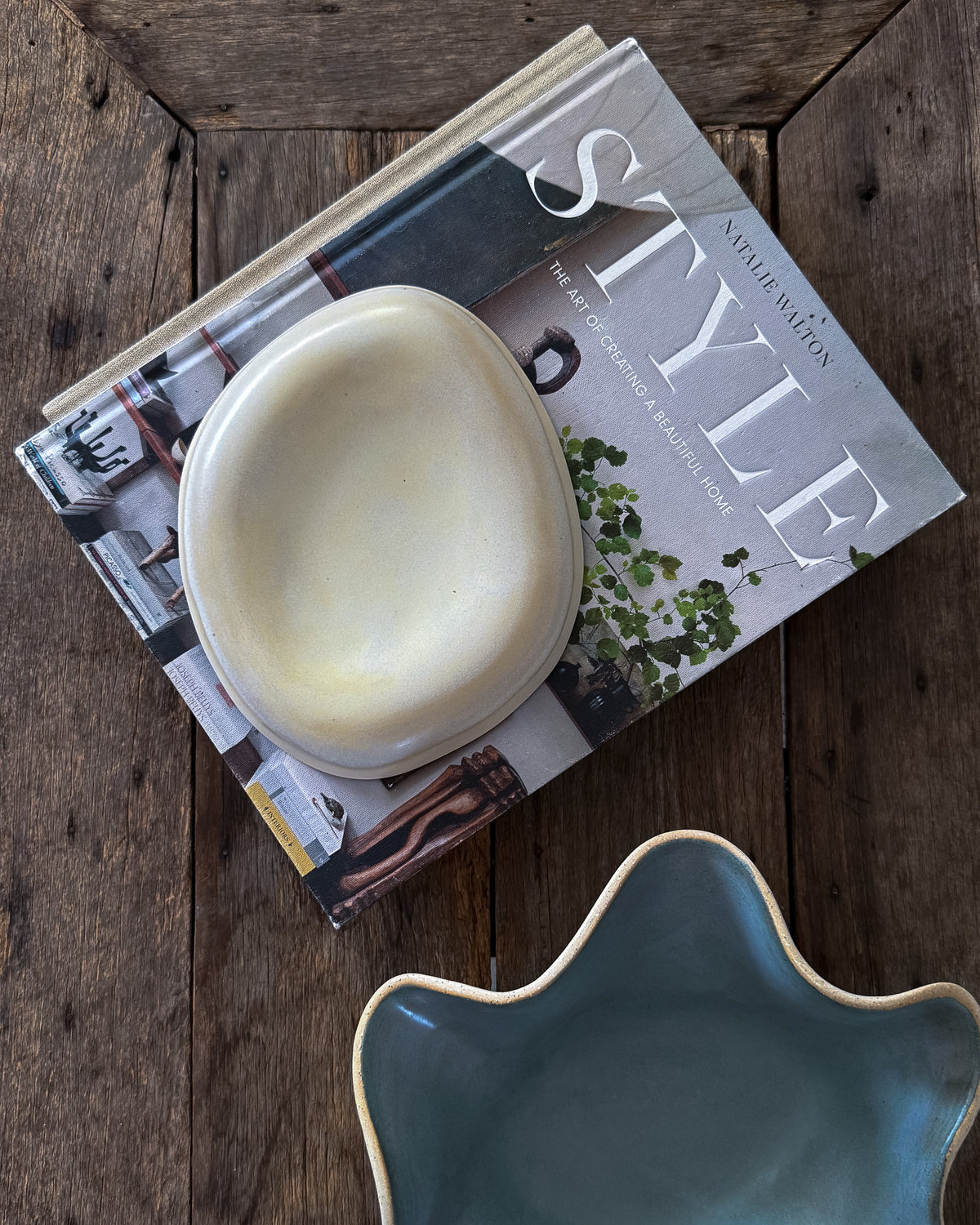 PEBBLE Plate — White Shell Small