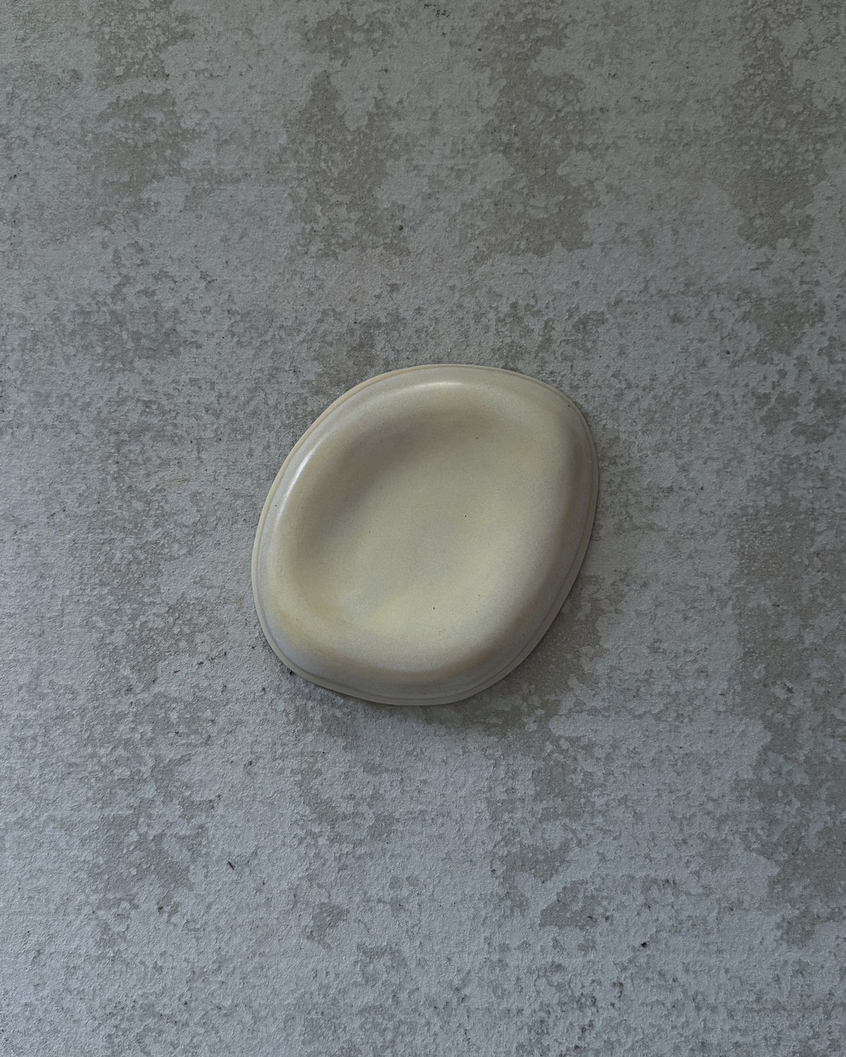 PEBBLE Plate — White Shell Small