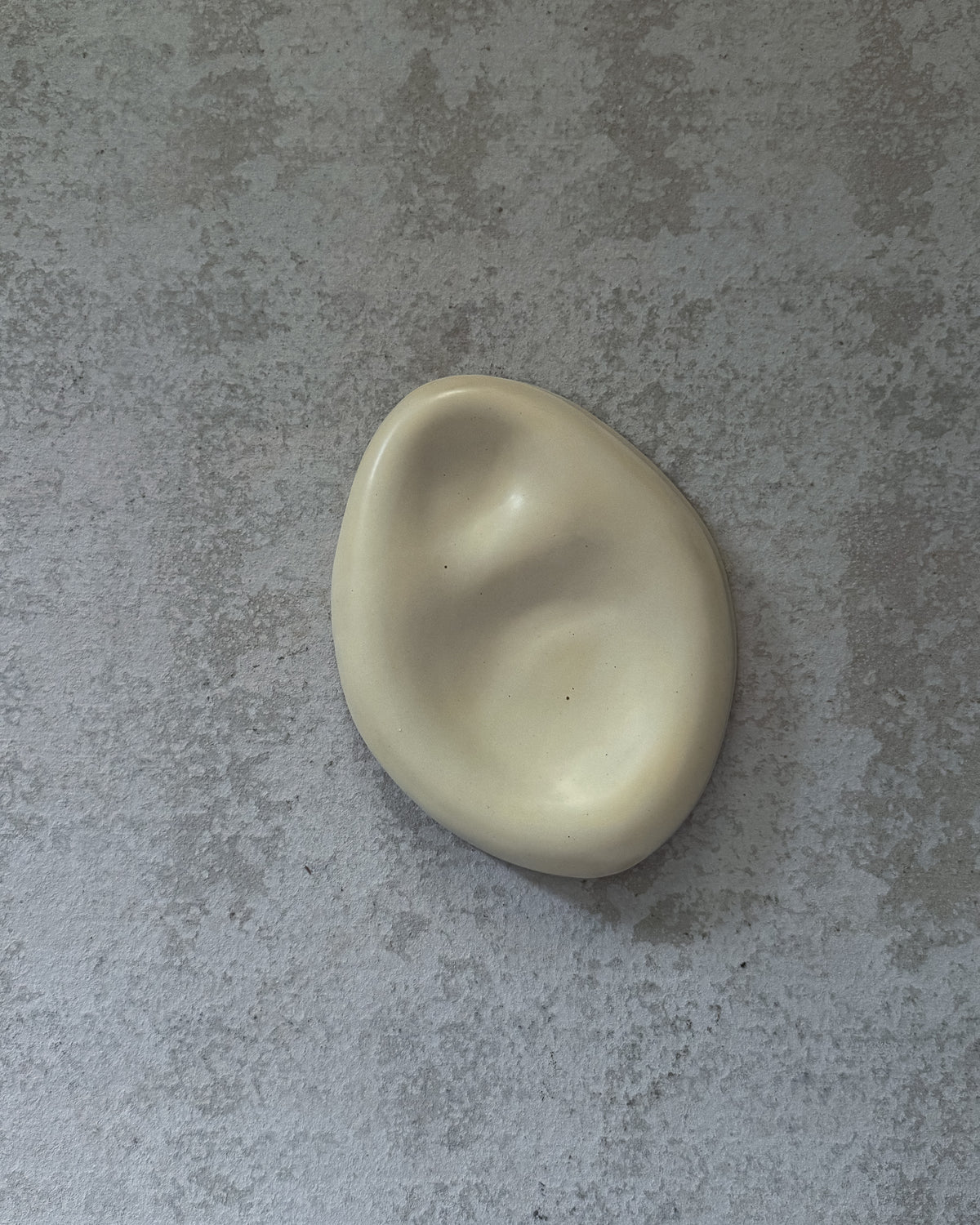 PEBBLE Plate — White Shell Large