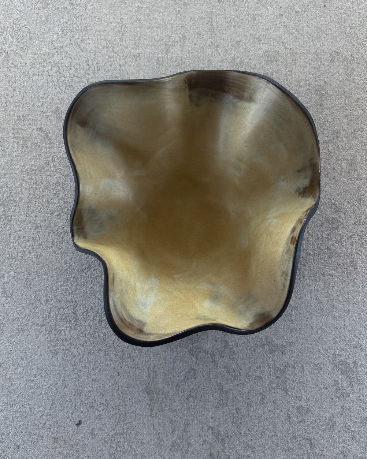 UNFOLD Handmade Ceramic Bowl — Black Bronce Large