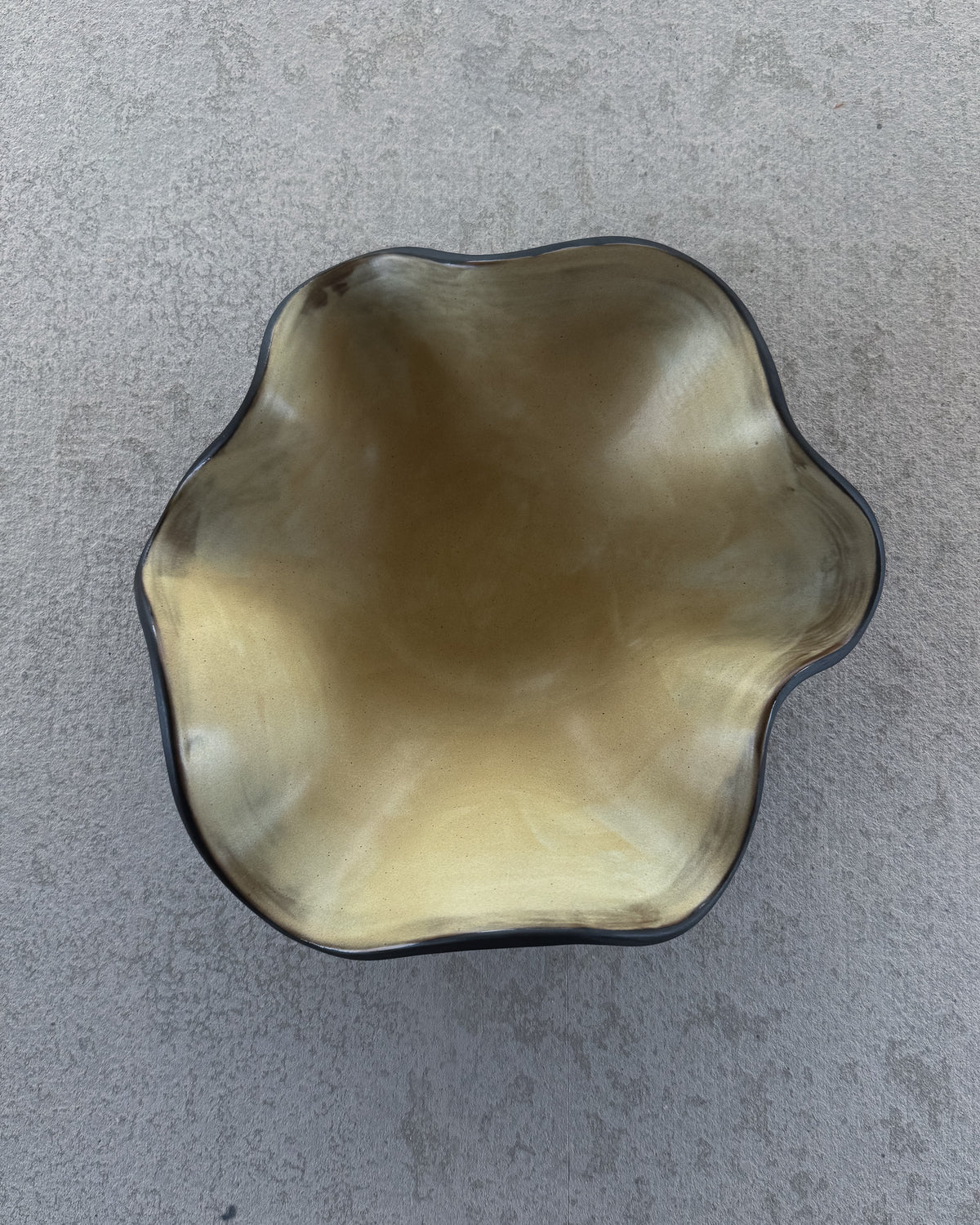 UNFOLD Handmade Ceramic Bowl — Black Bronce Large