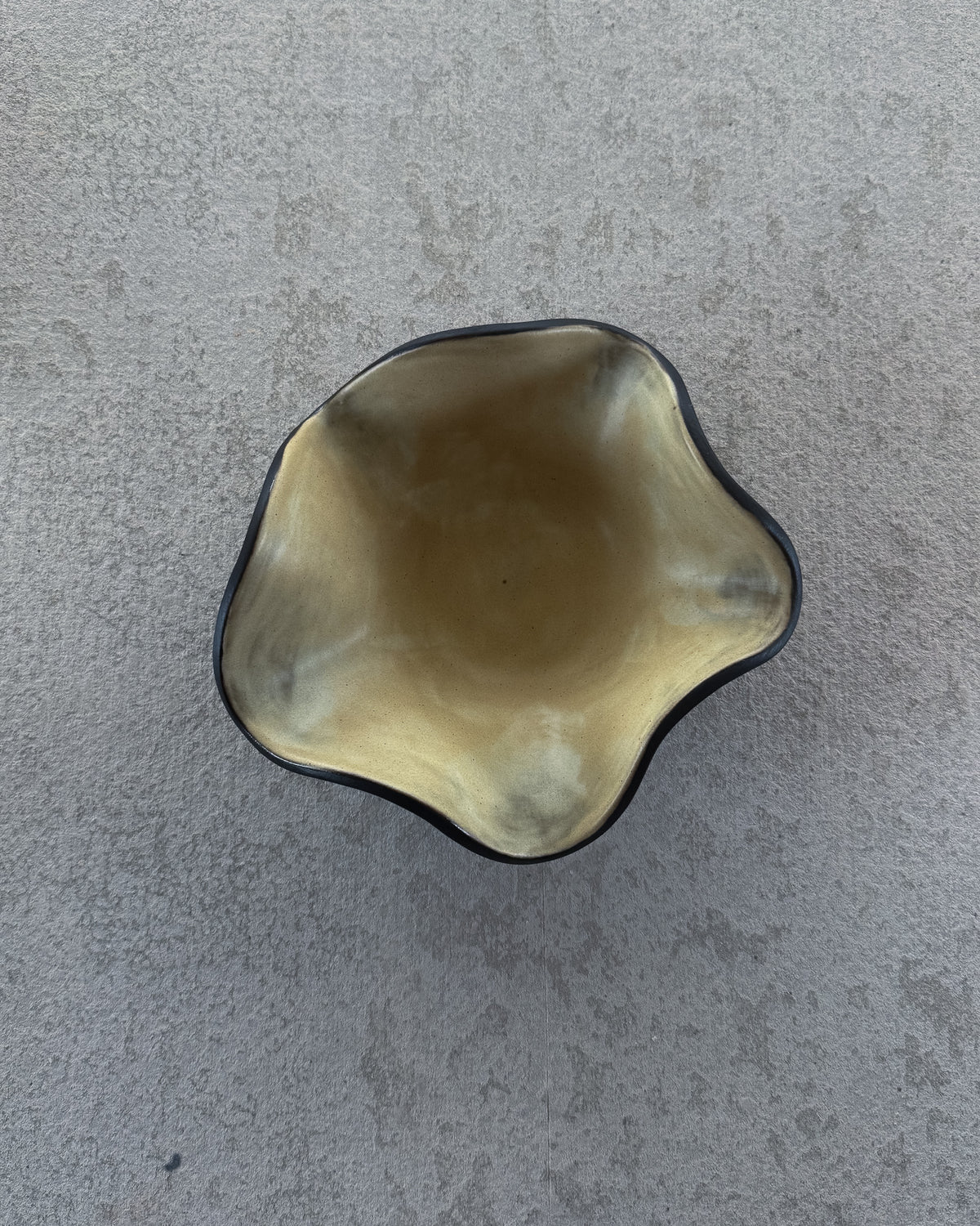 UNFOLD Handmade Ceramic Bowl — Black Bronce Small