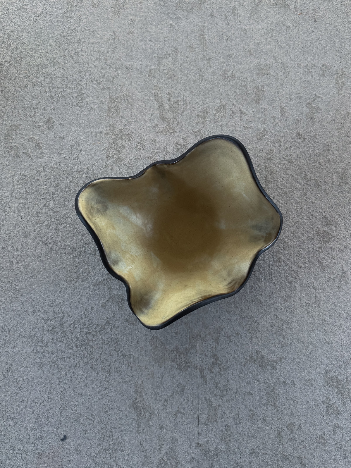 UNFOLD Handmade Ceramic Bowl — Black Bronce Small