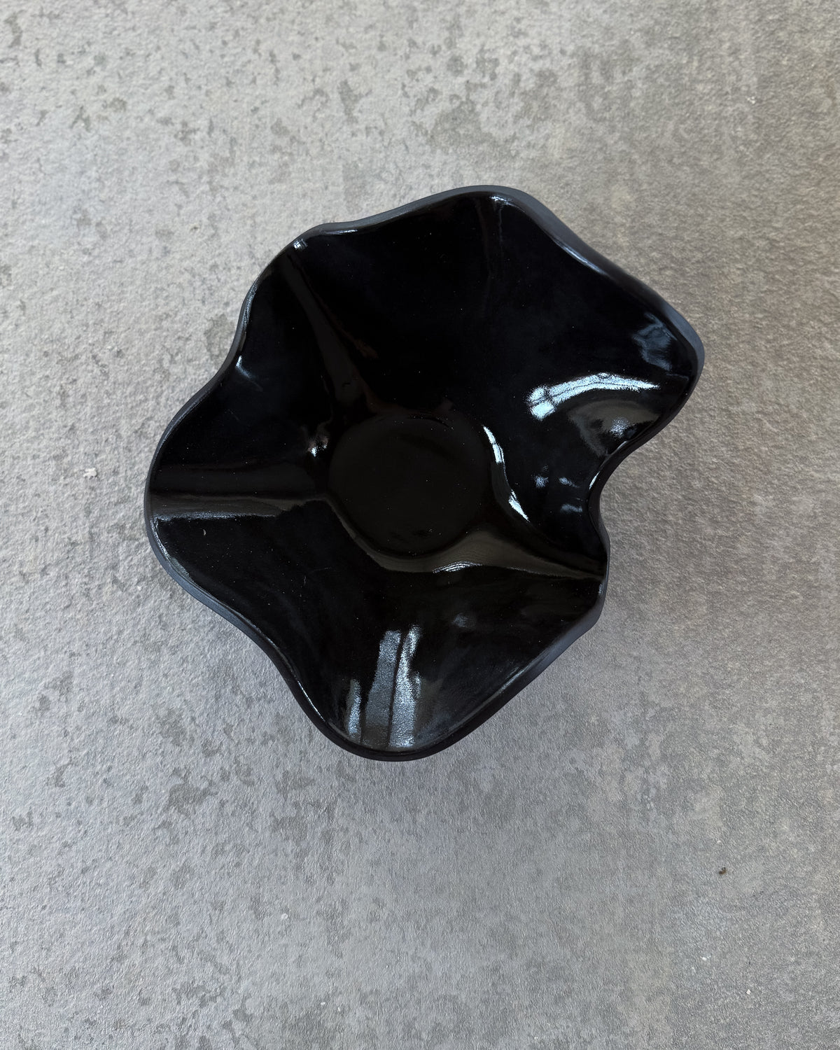 UNFOLD Handmade Ceramic Bowl — Black Medium