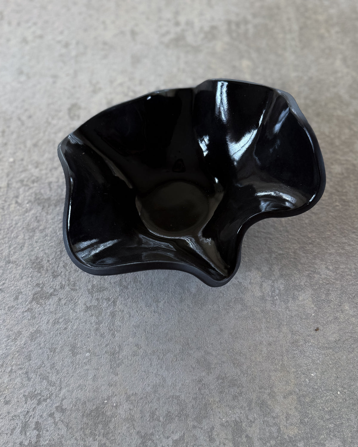 UNFOLD Handmade Ceramic Bowl — Black Medium