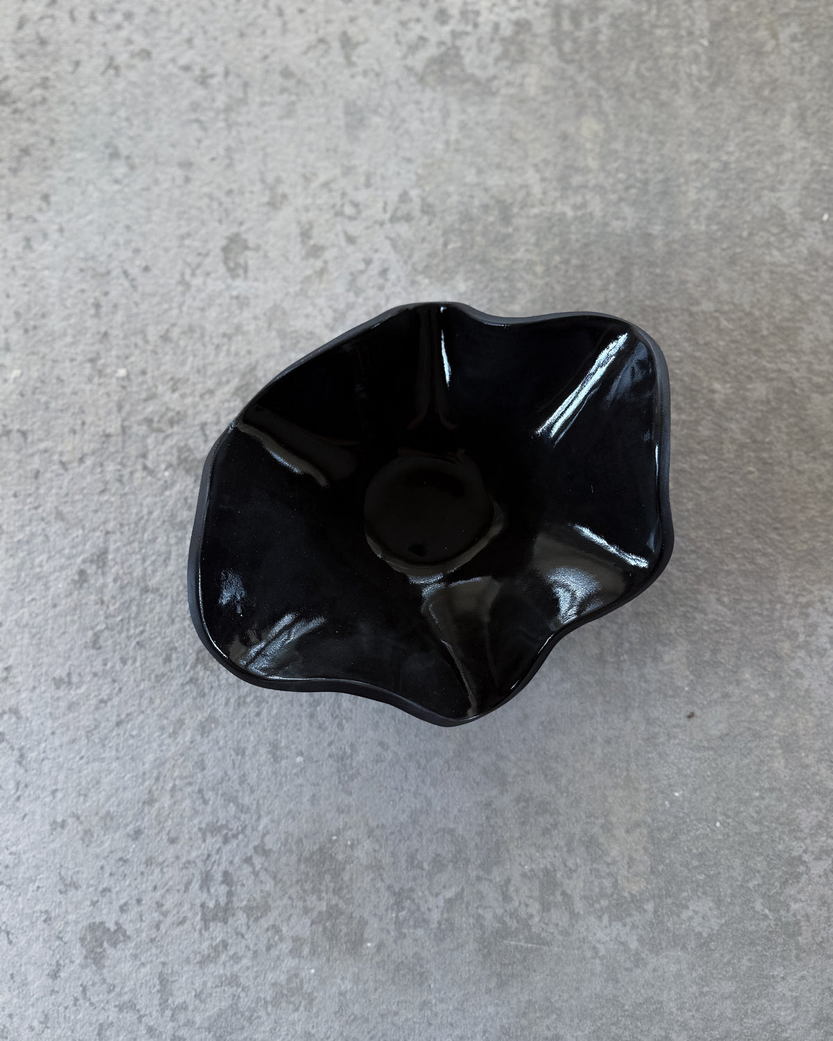 UNFOLD Handmade Ceramic Bowl — Black Medium